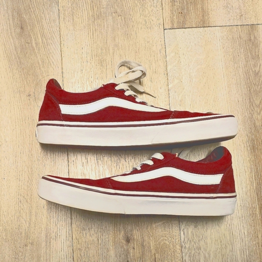Women's US 7.5 burgundy Vans old skool